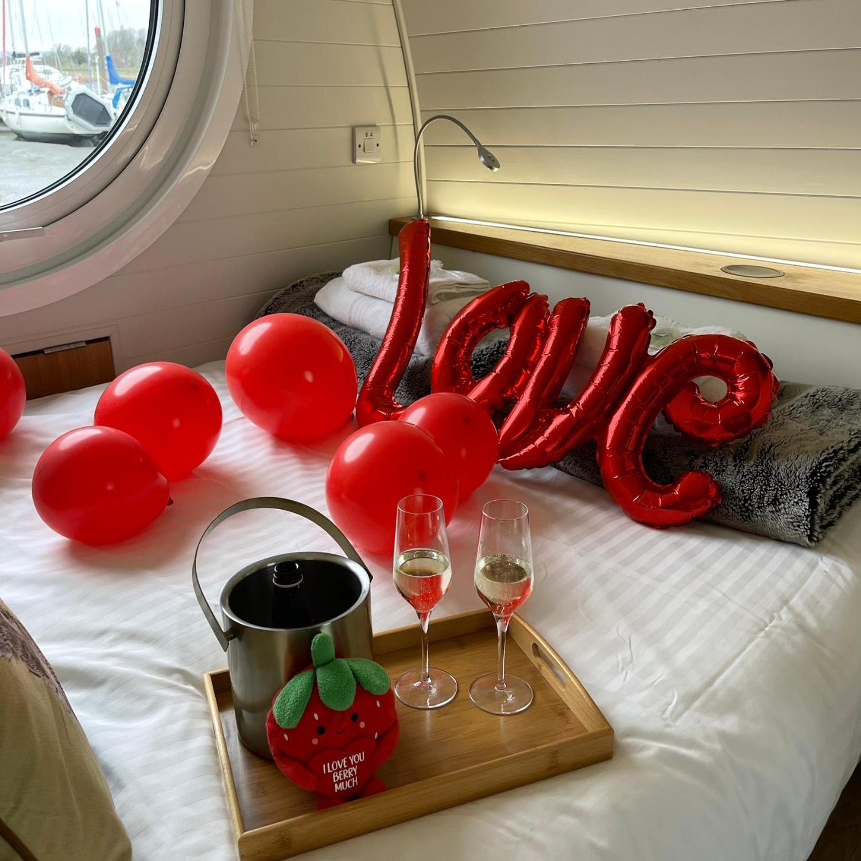Hotel Sea Breeze Ark 900 Boat Emsworth Exterior foto
