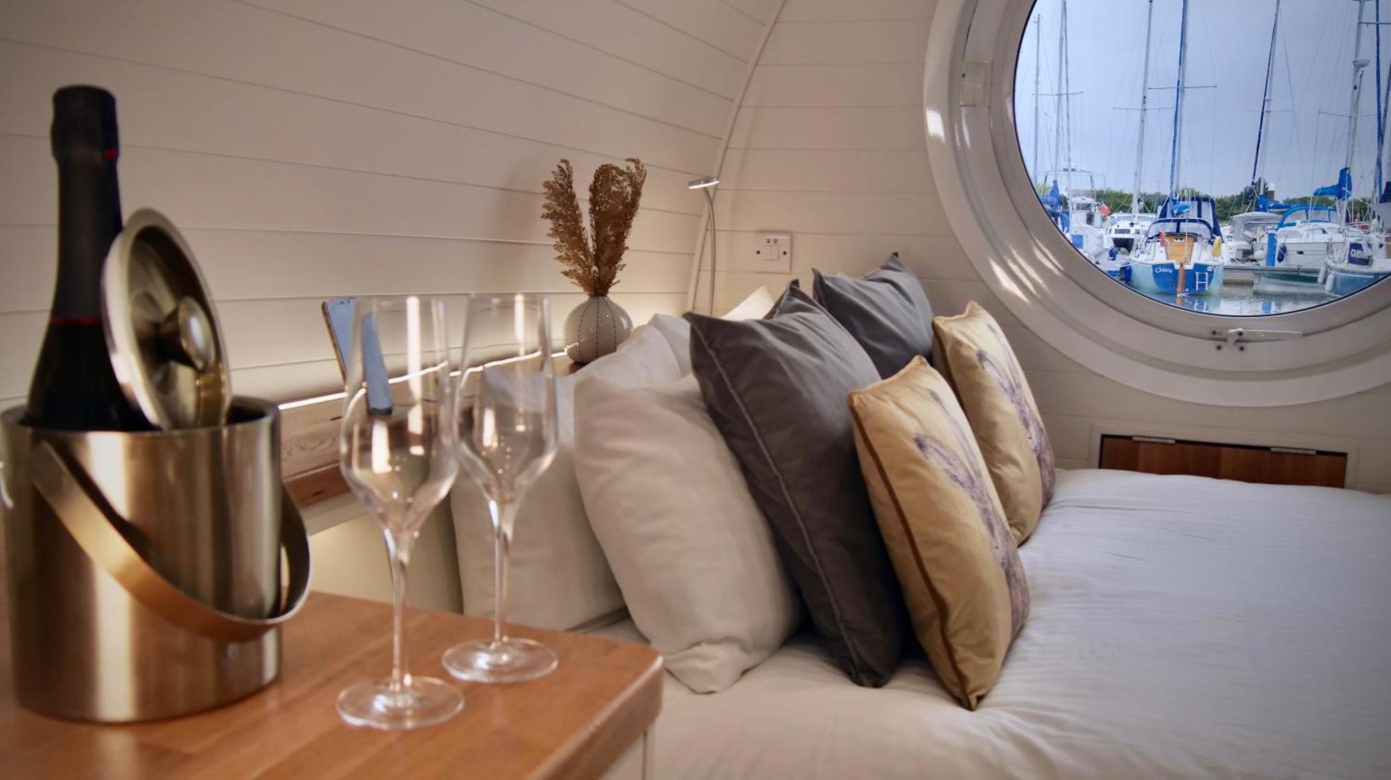 Hotel Sea Breeze Ark 900 Boat Emsworth Exterior foto